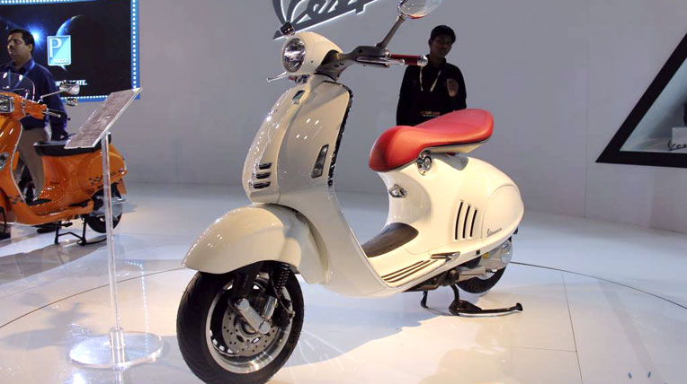 Vespa 946 có giá ngang ngửa Honda City tại Ấn Độ Vespa-946-(1).jpg