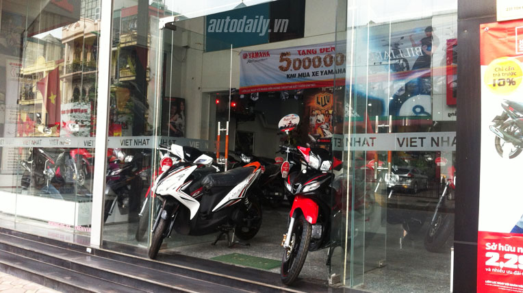 Đầu năm, cửa hàng xe máy “vắng như chùa Bà Đanh” autodaily-cuahangxemay (2).jpg