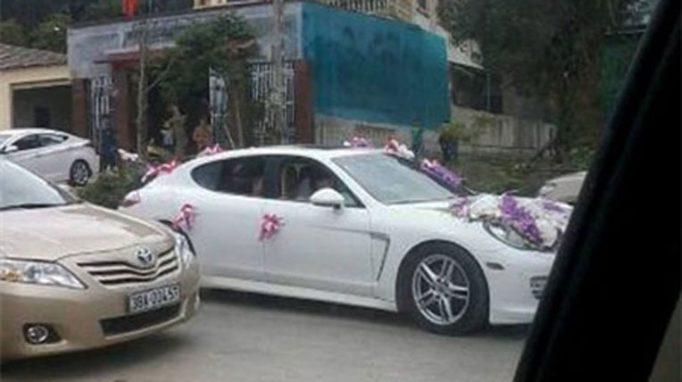 Đại gia Hà Tĩnh lại “khoe” xế “khủng” trong đám cưới autodaily-damcuoi-moto-(5).jpg