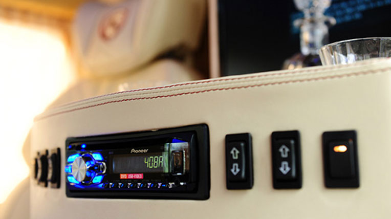 Biến Ford Transit thành xe sang cho VIP autodaily-ford-transit-dcar-(2).jpg