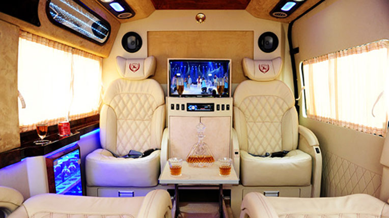 Biến Ford Transit thành xe sang cho VIP autodaily-ford-transit-dcar-(3).jpg