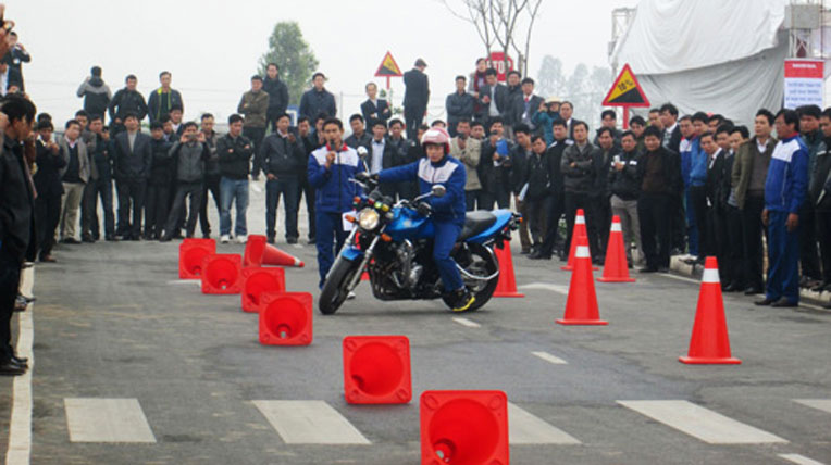 Cán bộ các Sở GTVT được đào tạo lái môtô “khủng” autodaily-honda-daotaolaixe-(1).jpg