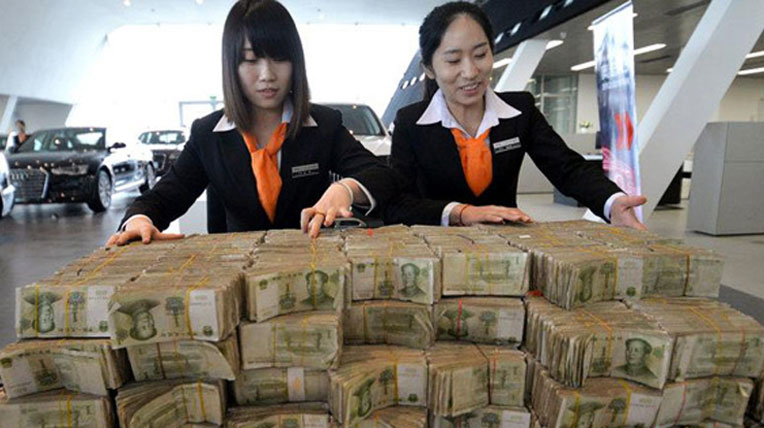 “Hết hơi” vì khách mang tiền lẻ đến mua xe autodaily-muaxe-tienle-(2).jpg