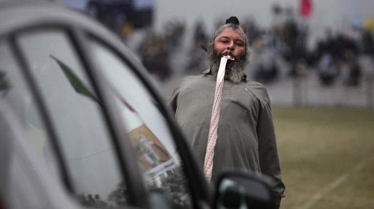 Xem người Ấn Độ chơi trò “độc” với xe autodaily-olympic-ando-(18).jpg