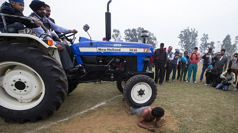 Xem người Ấn Độ chơi trò “độc” với xe autodaily-olympic-ando-(9).jpg