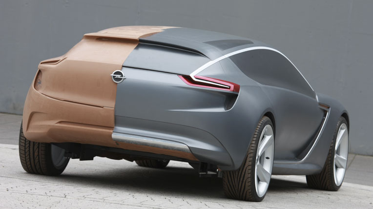 des-dev-opel-monza-01.jpg Tìm hiểu thiết kế Opel Monza concept des-dev-opel-monza-01.jpg