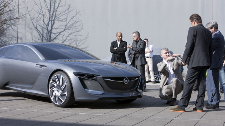 des-dev-opel-monza-04.jpg Tìm hiểu thiết kế Opel Monza concept des-dev-opel-monza-04.jpg