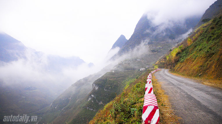 Xuân trên “rừng đá” hanh-trinh-ha-giang-2-xe (20).jpg