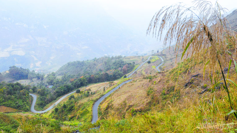 Xuân trên “rừng đá” hanh-trinh-ha-giang-2-xe (21).jpg