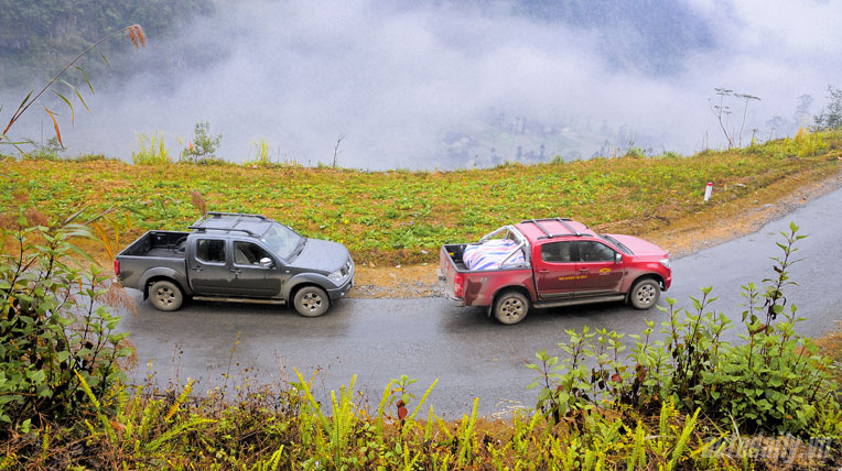 Xuân trên “rừng đá” hanh-trinh-ha-giang-2-xe (4).jpg