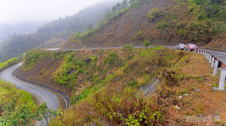 Xuân trên “rừng đá” hanh-trinh-ha-giang-2-xe (7).jpg