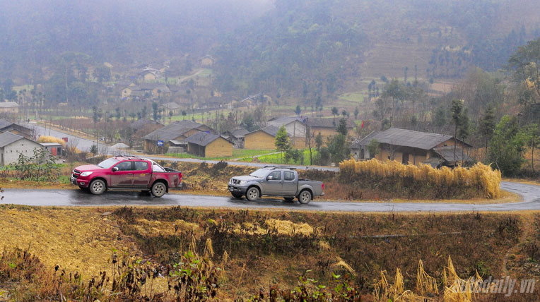 Xuân trên “rừng đá” hanh-trinh-ha-giang-2-xe (9).jpg