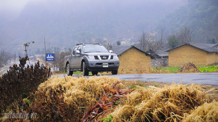 Xuân trên “rừng đá” hanh-trinh-ha-giang-Navara (9).jpg