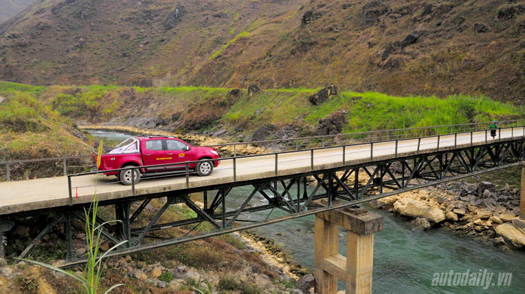 Xuân trên “rừng đá” hanh-trinh-ha-giang-chervolet (20).jpg