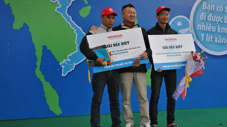 Sinh viên sáng tạo: 1 lít xăng đi được hơn 1.164 km honda-emc-2014-(13).jpg