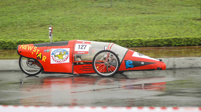 Sinh viên sáng tạo: 1 lít xăng đi được hơn 1.164 km honda-emc-2014-(3).jpg