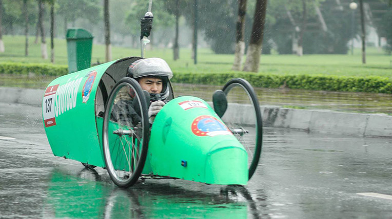 Sinh viên sáng tạo: 1 lít xăng đi được hơn 1.164 km honda-emc-2014-(9).jpg