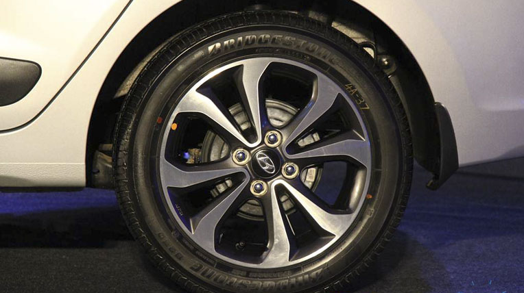 Xcent – sedan giá “siêu rẻ” của Hyundai hyundai-xcent-sedan (3).jpg