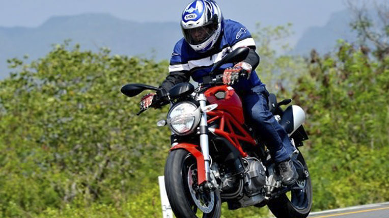 Thị trường môtô có được “cởi trói”? main02_ducati-monster-795_560x420_ukpy.jpg.jpg