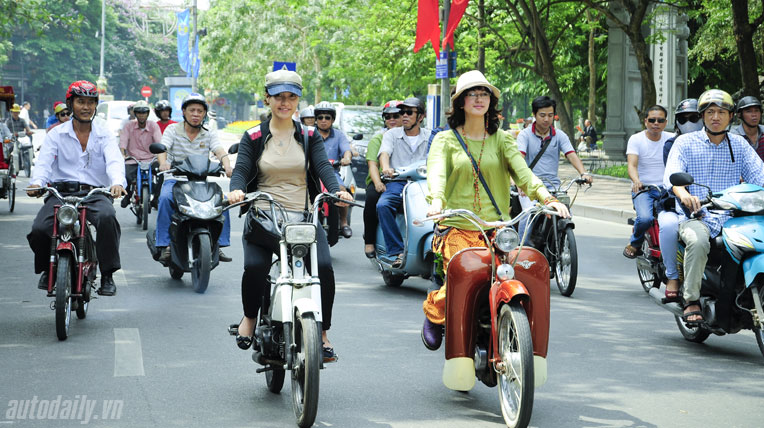 Con gái chơi xe cổ: “Điên” và “điệu” mobilet-nhan-vat-nu (1).jpg