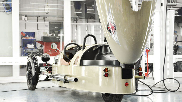 Nhà máy Morgan: Hơi thở lịch sử trong từng góc nhỏ morgan-motor-factory (1).jpg