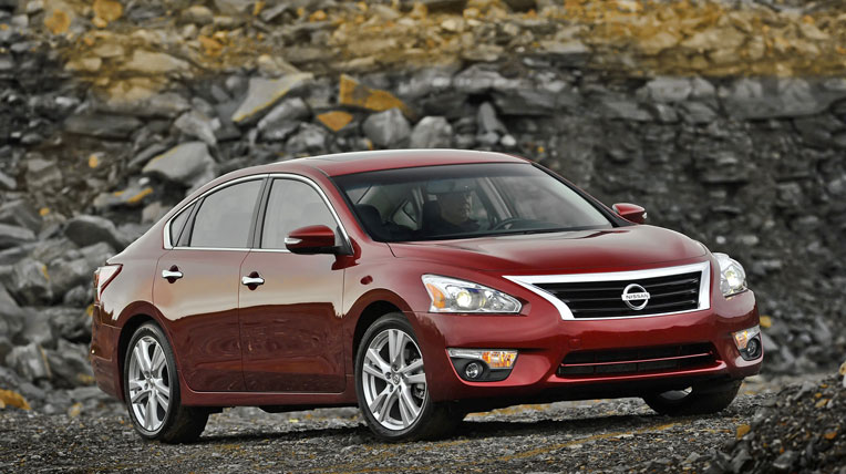 10 mẫu xe bán chạy nhất thị trường Mỹ tháng 2/2014 nissan-altima-1.jpg