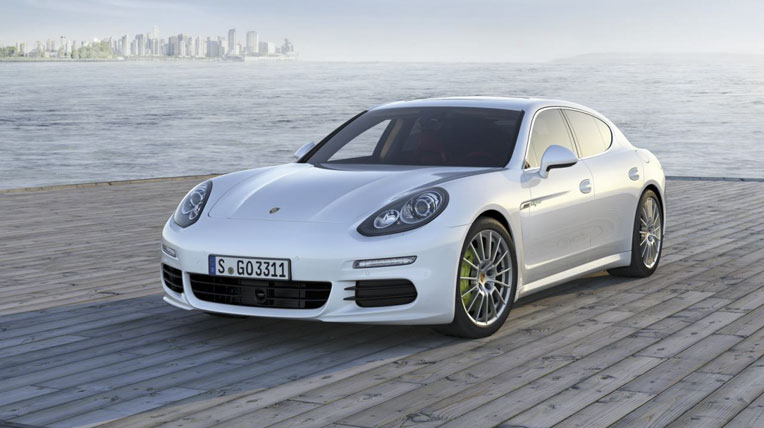 Bán mỗi xe, Porsche lãi 23.200 USD porsche-panamera-1.jpg