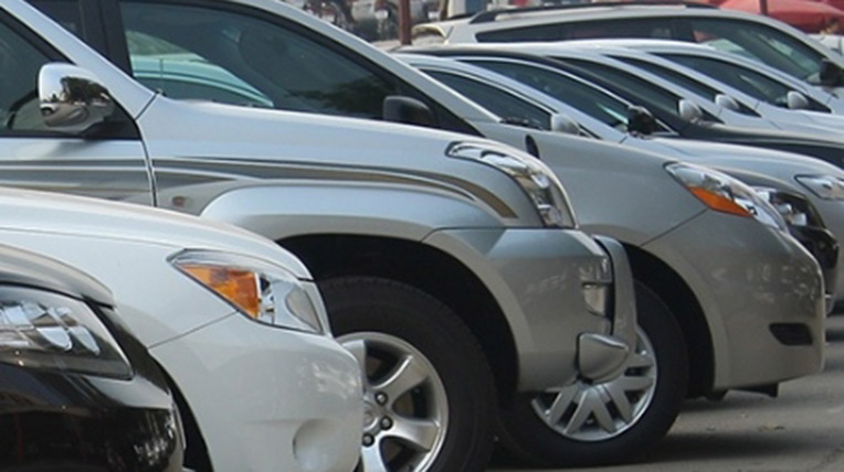 Giá ôtô giảm… trên giấy thi_truong_o_to_cuoi_nam_suc_mua_chung_lai_0.jpg