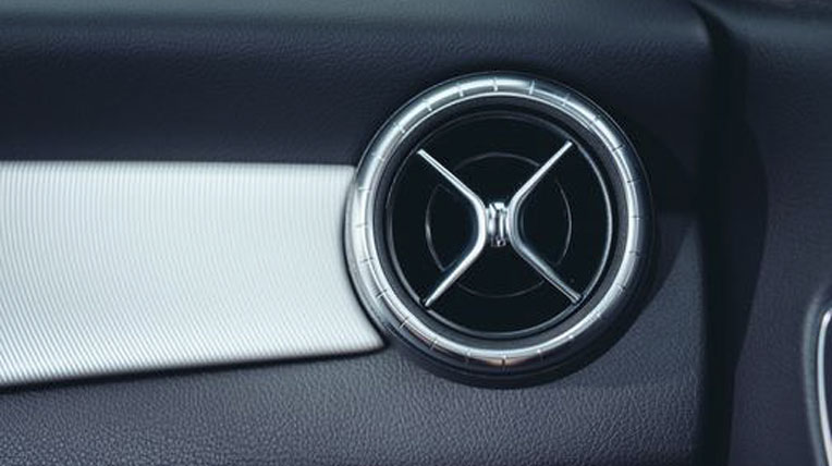 Đánh giá xe sang, giá rẻ: Mercedes-Benz CLA250 2014 2014-mercedes-benz-cla250-air-vent-photo-556551-s-520x318.jpg