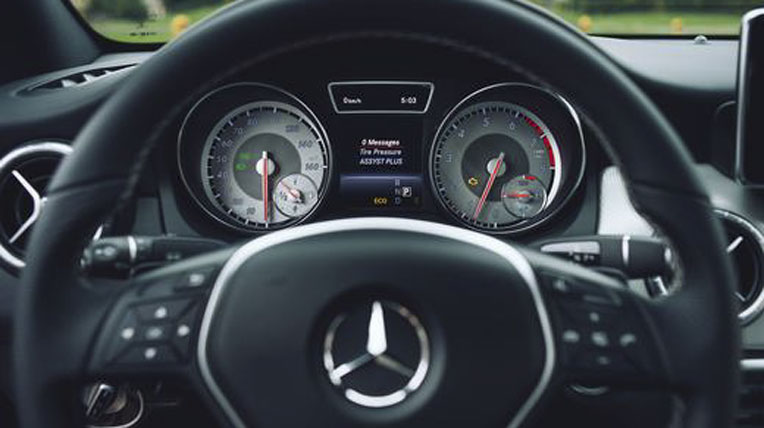 Đánh giá xe sang, giá rẻ: Mercedes-Benz CLA250 2014 2014-mercedes-benz-cla250-instrument-cluster-photo-556547-s-520x318.jpg