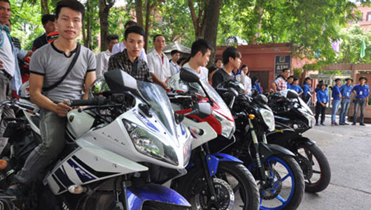 Biker đi làm “xe ôm” miễn phí mùa thi 20140704114451-xe8.jpg