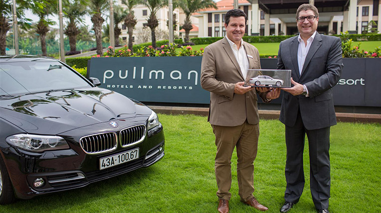 BMW Việt Nam bàn giao xe cho Pullman Đà Nẵng Ông-Timothy-Nott-(trái)-&-Ông-Horst-Herdlte-(phải)-tại-Lễ-bàn-giao-xe.jpg