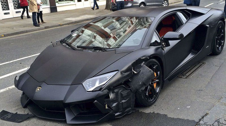 Lamborghini Aventador “toác đầu” khi va chạm với BMW 320d lamborghini-aventador (1).jpg