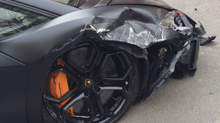 Lamborghini Aventador “toác đầu” khi va chạm với BMW 320d lamborghini-aventador (2).jpg