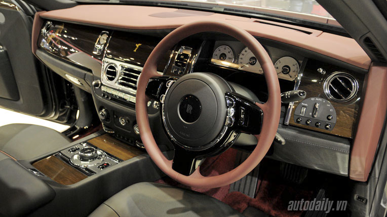 Cận cảnh Rolls-Royce Ghost phiên bản Phi Mã rolls-royce-ghost-horse-bangkok-2014 (14).jpg