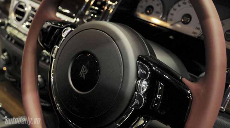 Cận cảnh Rolls-Royce Ghost phiên bản Phi Mã rolls-royce-ghost-horse-bangkok-2014 (15).jpg