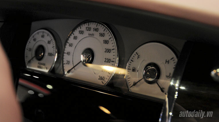 Cận cảnh Rolls-Royce Ghost phiên bản Phi Mã rolls-royce-ghost-horse-bangkok-2014 (17).jpg