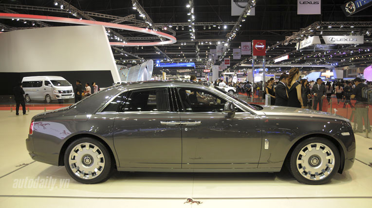 Cận cảnh Rolls-Royce Ghost phiên bản Phi Mã rolls-royce-ghost-horse-bangkok-2014 (3).jpg