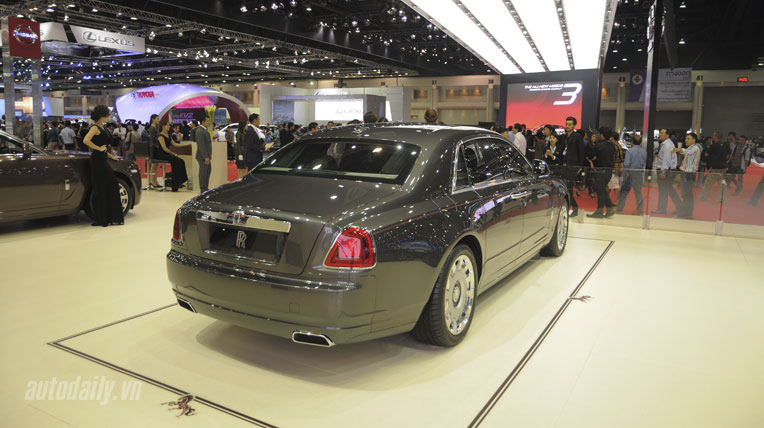 Cận cảnh Rolls-Royce Ghost phiên bản Phi Mã rolls-royce-ghost-horse-bangkok-2014 (4).jpg