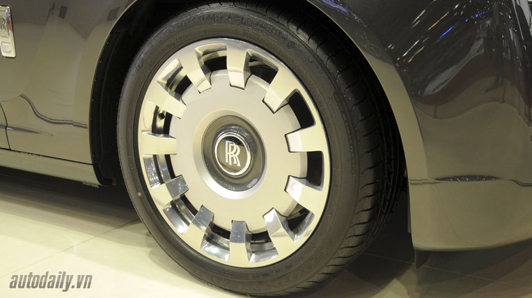Cận cảnh Rolls-Royce Ghost phiên bản Phi Mã rolls-royce-ghost-horse-bangkok-2014 (7).jpg