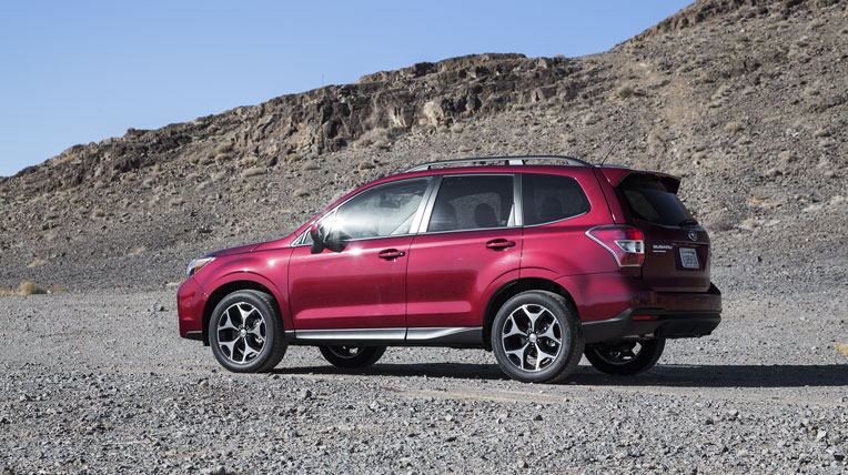 Subaru Forester 2014: SUV thuộc về những cung đường mạo hiểm 2014-Subaru-Forester-20XT-rear-three-quarters-02.jpg