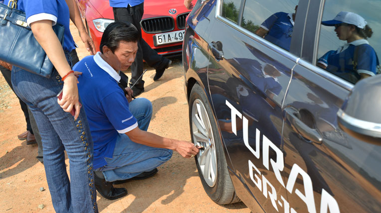 Khách hàng nói gì về lốp mới của Bridgestone? Auto-Daily---Hinh-2.jpg