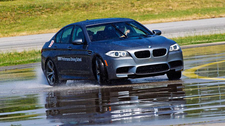 Kiểm tra độ bền của xe – dễ mà lại khó BMW-Performance-driving-school.jpg