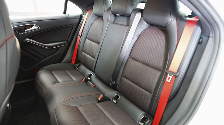 Cận cảnh Mercedes-Benz CLA vừa ra mắt Day-an-toan-designo-mau-do-the-hien-ro-net-tinh-than-the-thao-cua-CLA.jpg