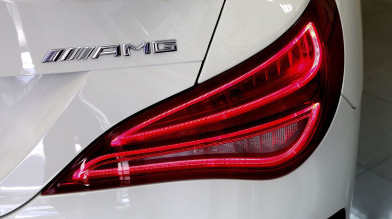 Mercedes-Benz CLA -Class chính thức trình làng tại Việt Nam Den-hau-duoc-thiet-ke-theo-kieu-canh-hac-cua-dong-xe-CLA.jpg