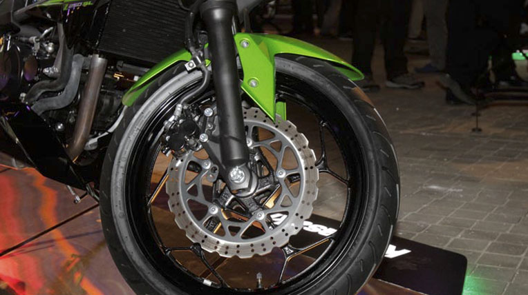 Kawasaki Z250 SL - naked-bike giá rẻ hoàn toàn mới Kawasaki_Z_250_SL_007.jpg