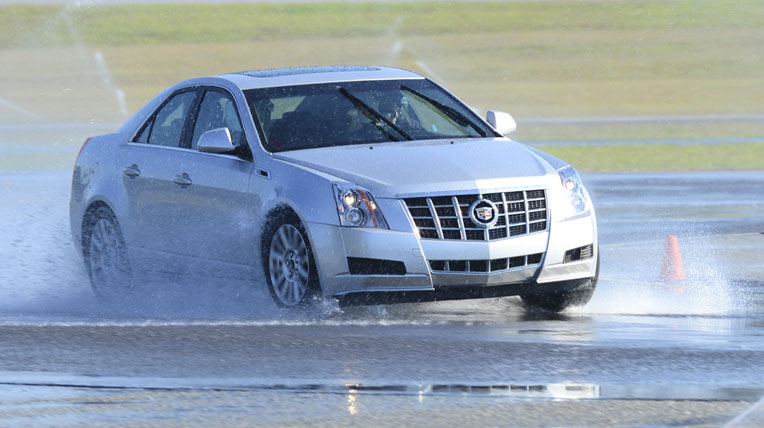 Michelin-Premier-AS-Test-Track-Corner-1h.jpg Lốp xe mòn – nguy hiểm rình rập Michelin-Premier-AS-Test-Track-Corner-1h.jpg