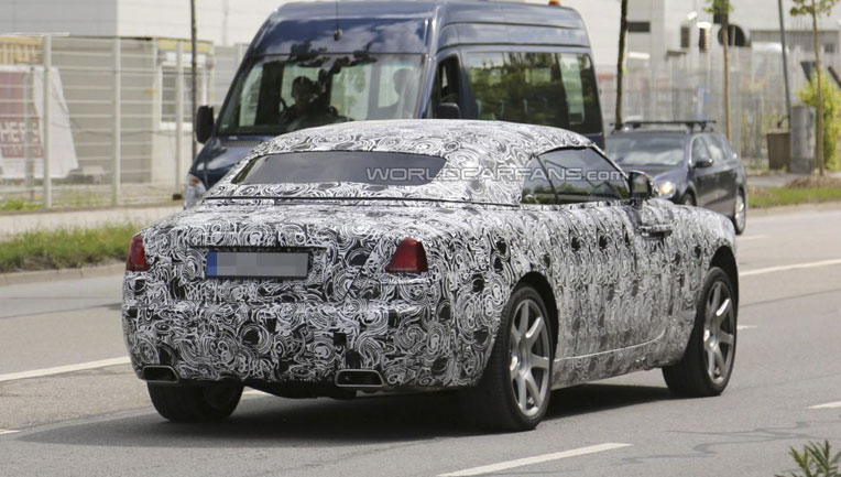 Rolls-Royce Wraith Drophead Coupe 2015 lần đầu lộ diện Rolls-Royce-Wraith-Drophead-Coupe-2015 (2).jpg