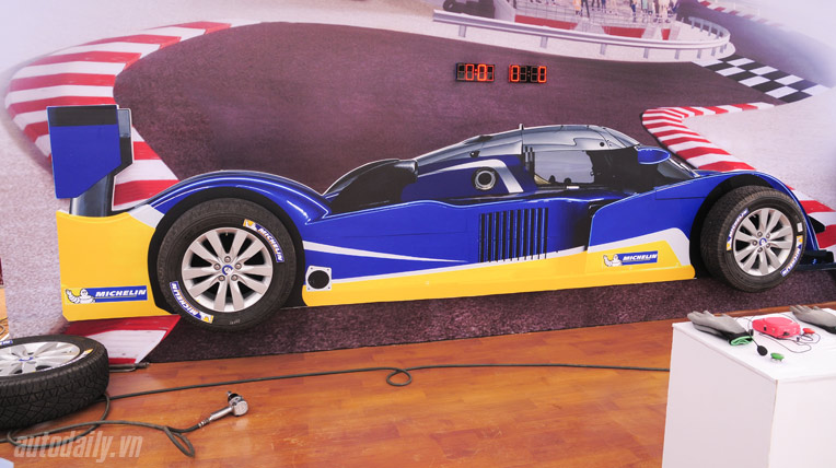 Mang lốp Michelin đi Off-road với xe Mercedes-Benz _AUT7949.jpg