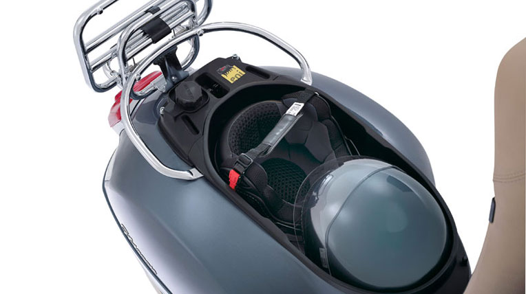 Vespa GTS mới kết nối “ngon lành” với điện thoại autodaily--Vespa-GTS-2015-(3).jpg